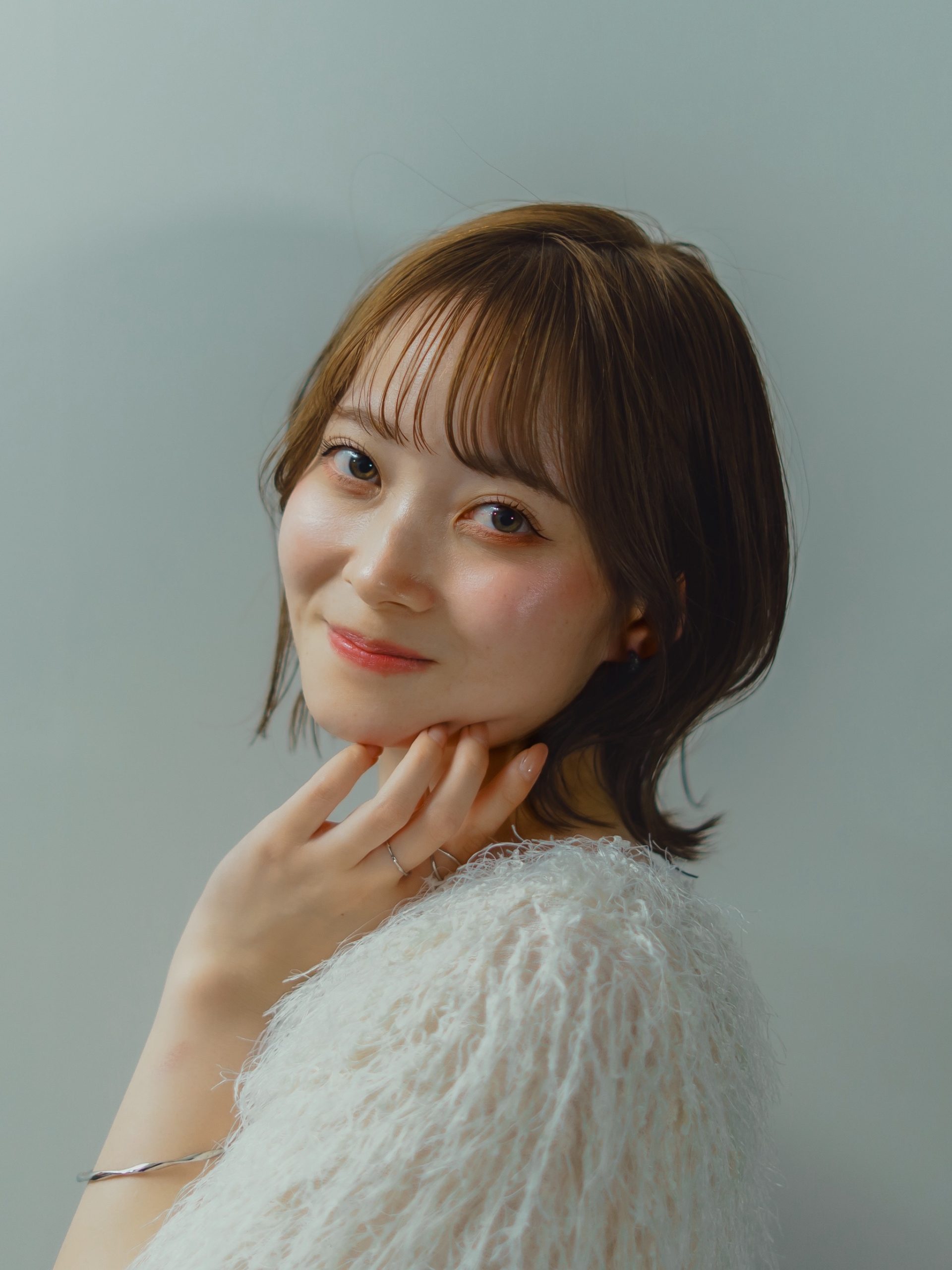 透明感ベージュ×シースルーバングの外ハネボブ